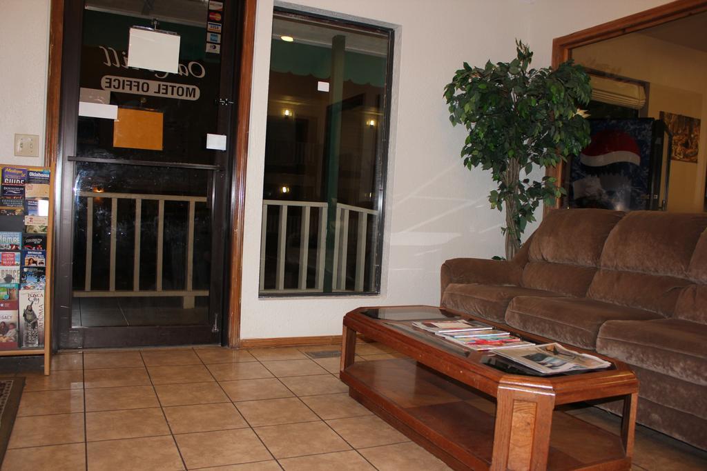 Oak Hill Inn And Suites Tahlequah Dış mekan fotoğraf