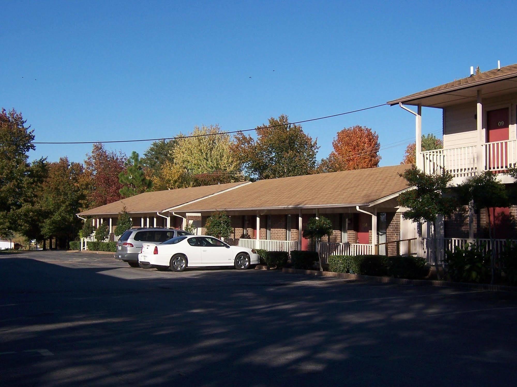 Oak Hill Inn And Suites Tahlequah Dış mekan fotoğraf