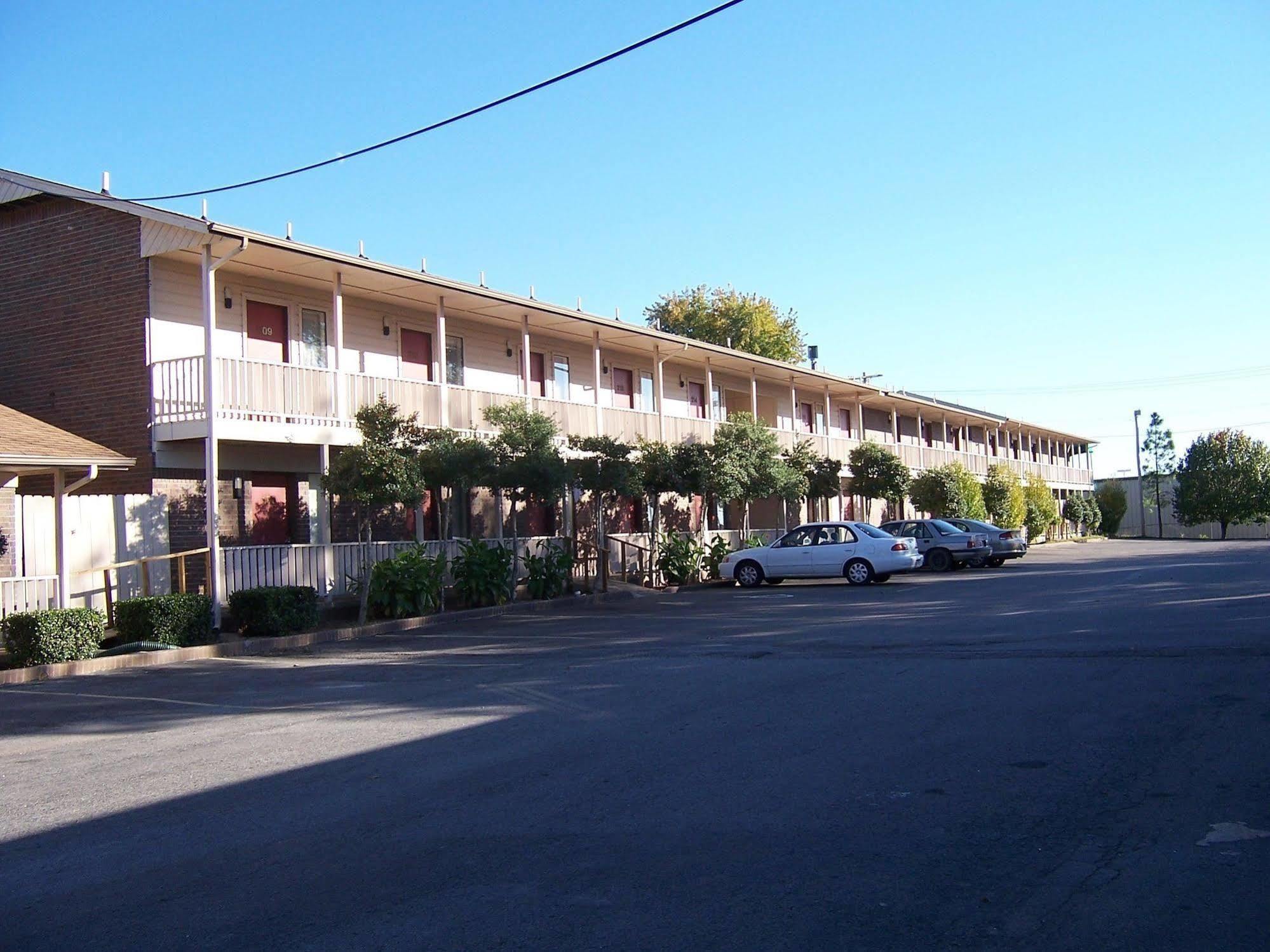Oak Hill Inn And Suites Tahlequah Dış mekan fotoğraf