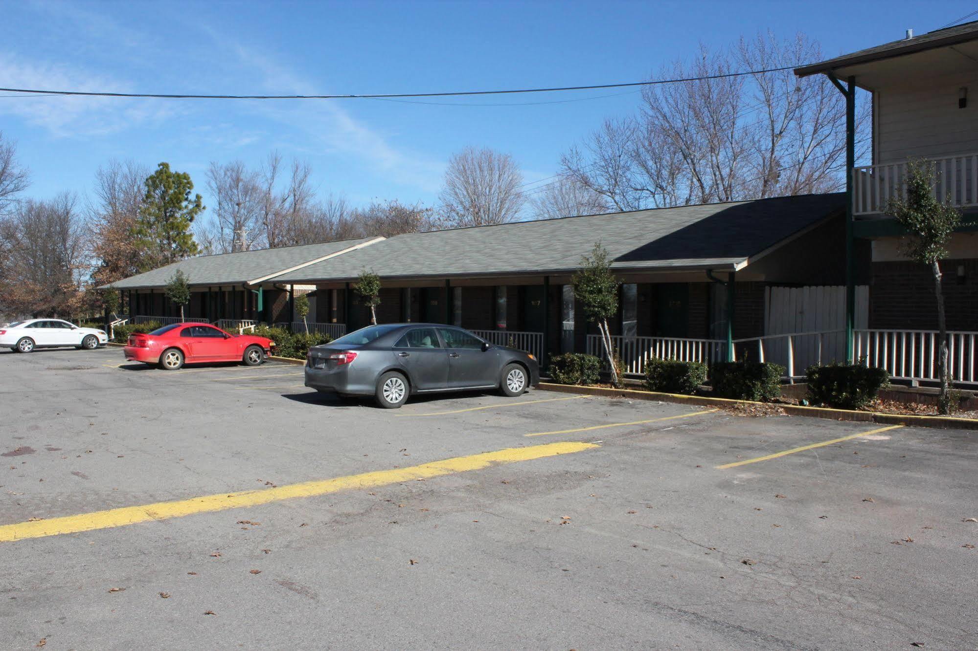 Oak Hill Inn And Suites Tahlequah Dış mekan fotoğraf